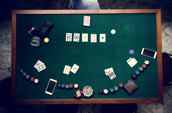 Comment les casinos en ligne peuvent vous aider à surmonter la solitude ?