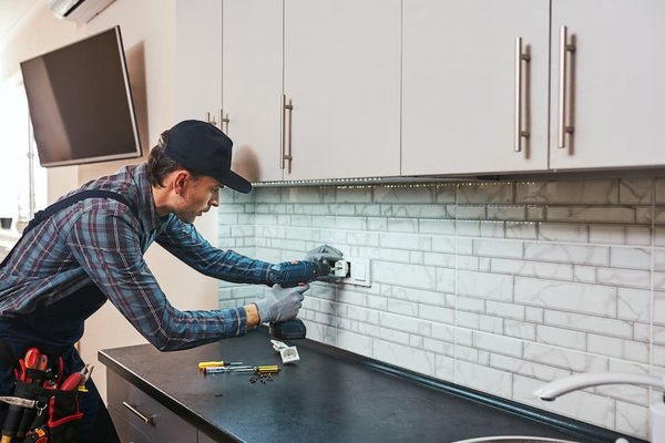 Technologies domestiques : intégrer l'électricité moderne dans une maison ancienne