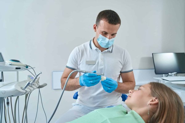 Les centres dentaires proposent-ils des soins de restauration ?